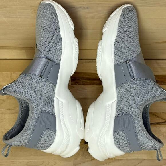 Shoedazzle Sakura Silver Crossstrap Sneakers W7 EU38 - Picture 3 of 8